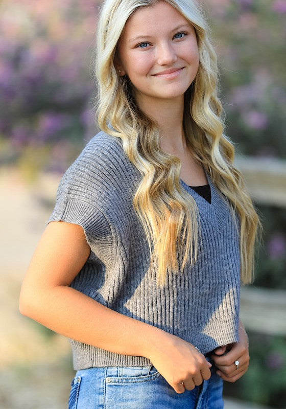 Cropped sleeveless ribbed vest