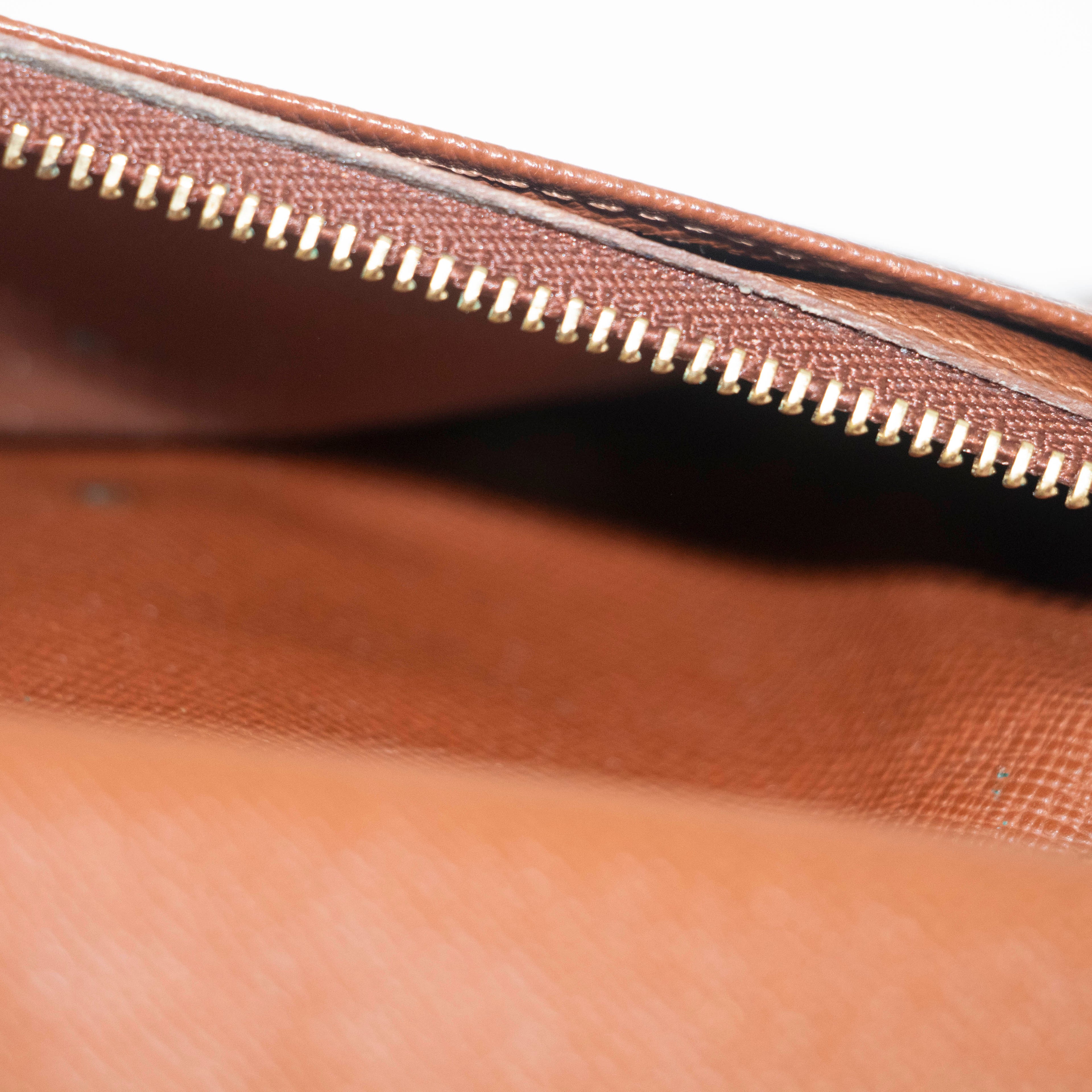 Louis Vuitton Monogram Canvas Brown Kisslock Wallet #3909
