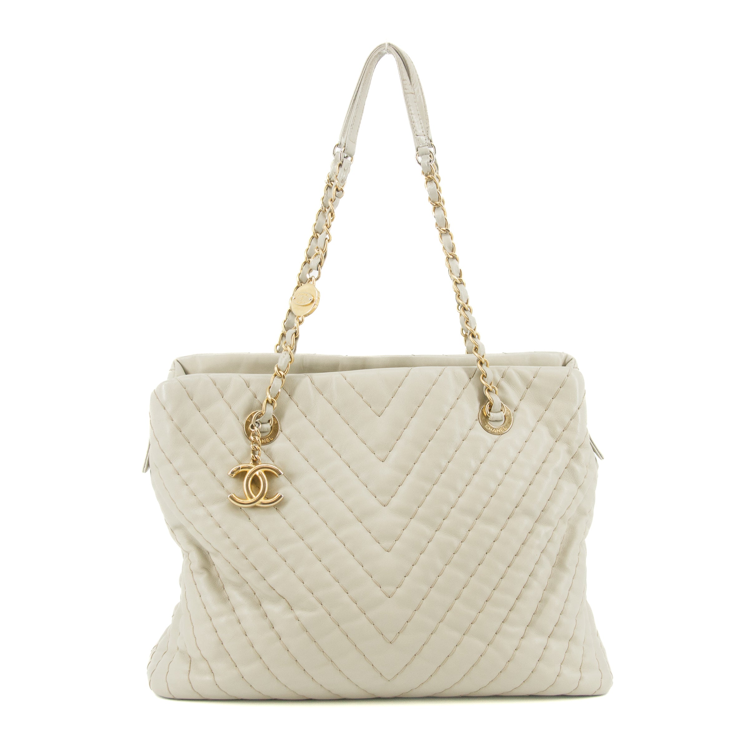 •	Chanel Grey Lambskin Chevron Quilted Chain Shoulder Bag 16 Series #5860