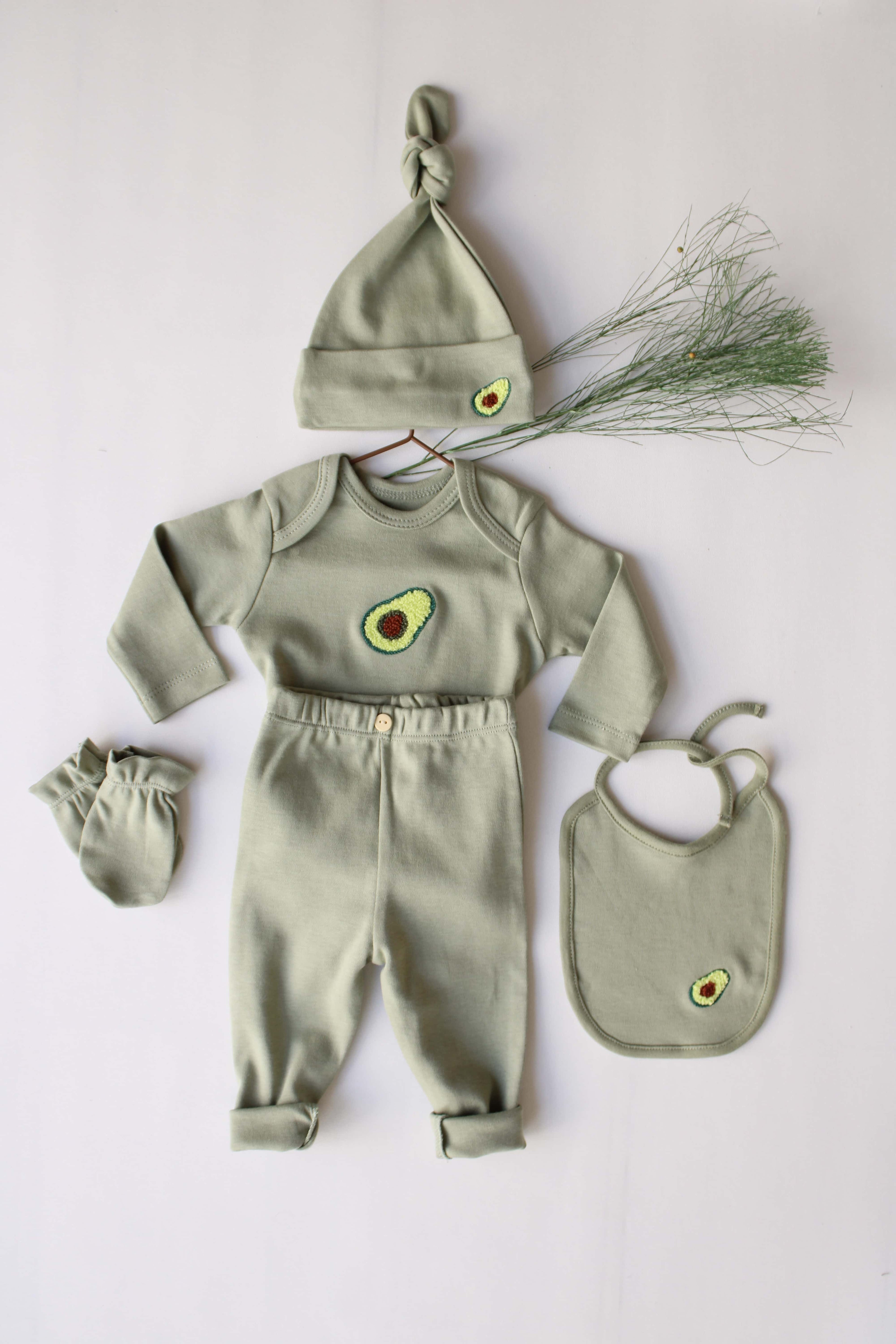Avocado Patterned 5 Piece Newborn Set