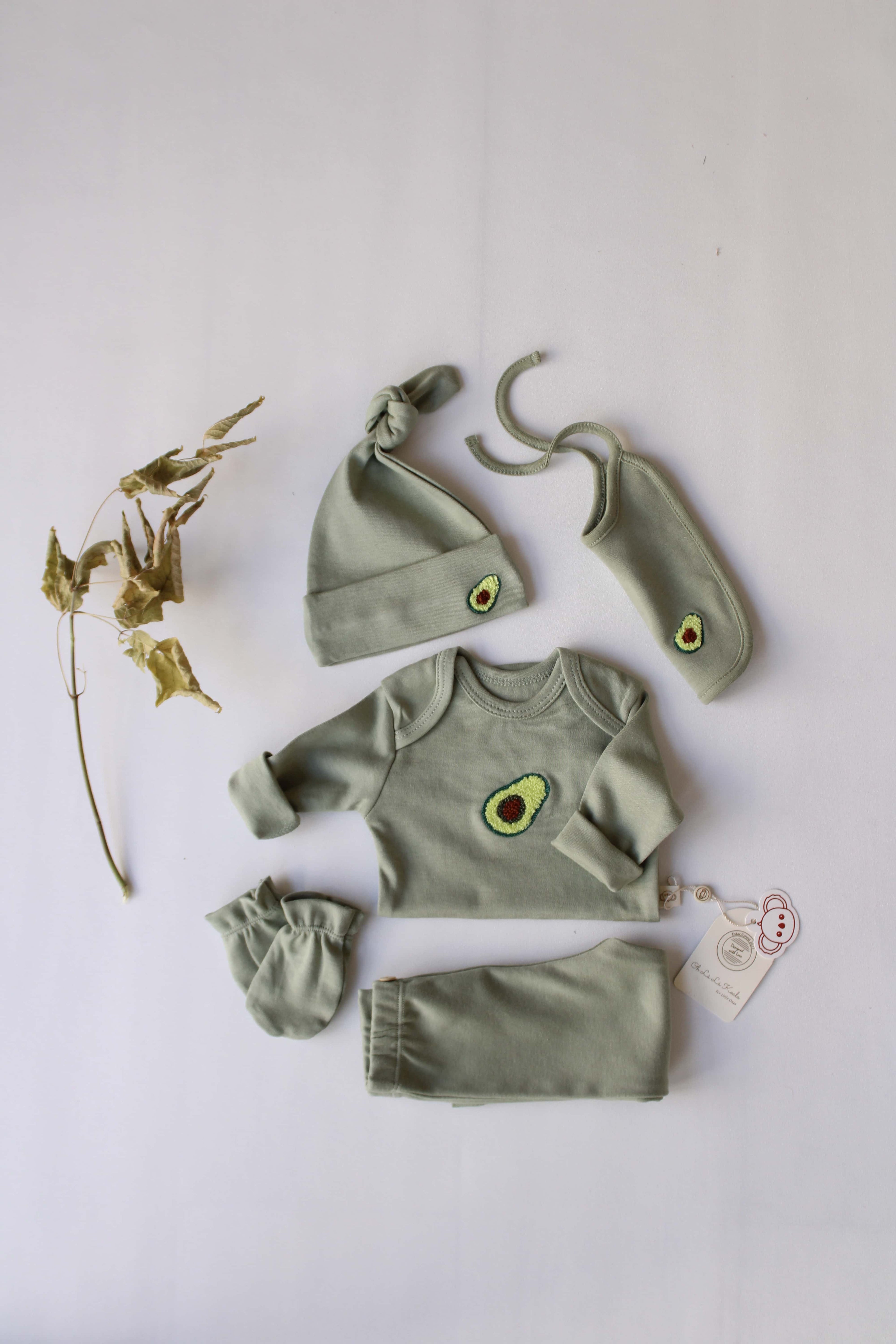 Avocado Patterned 5 Piece Newborn Set
