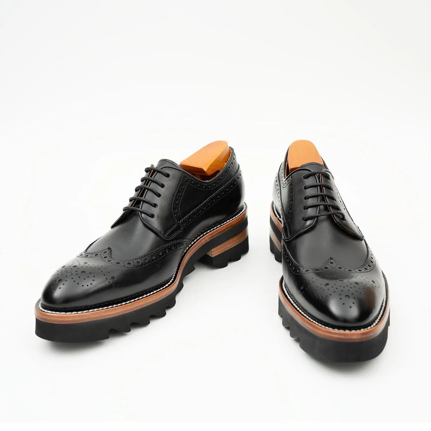 Calfskin Brogue Derby Shoes with Unique Leather Black
