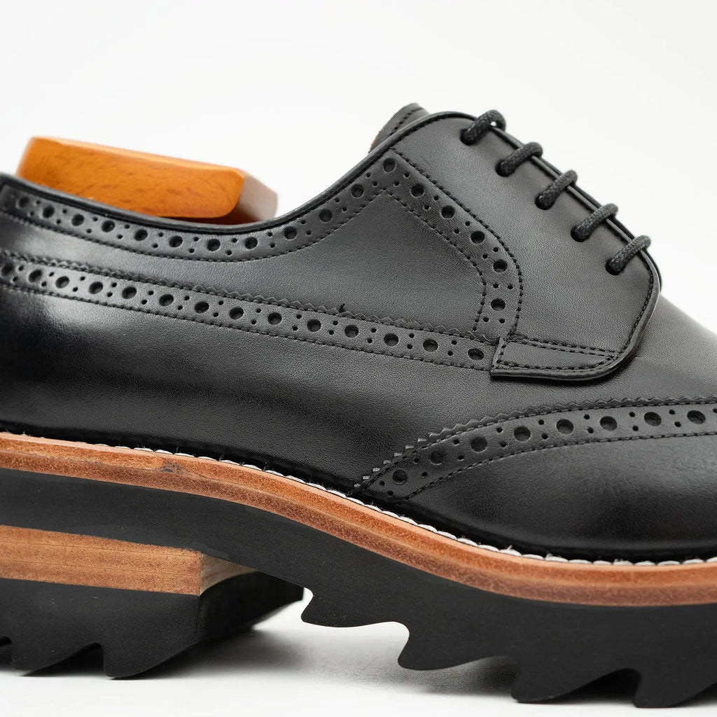 Calfskin Brogue Derby Shoes with Unique Leather Black