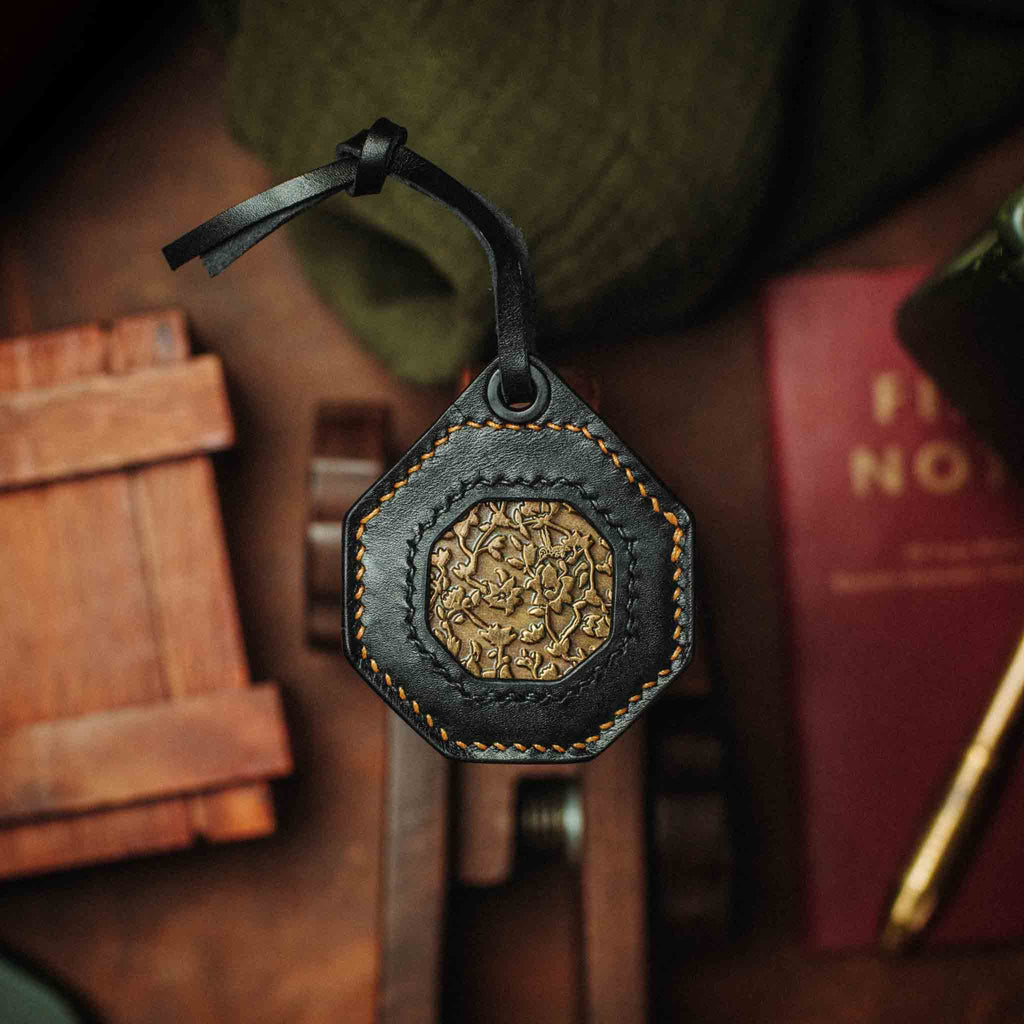 Peso Pocket v4 Plus - Octagonal challenge coin holder