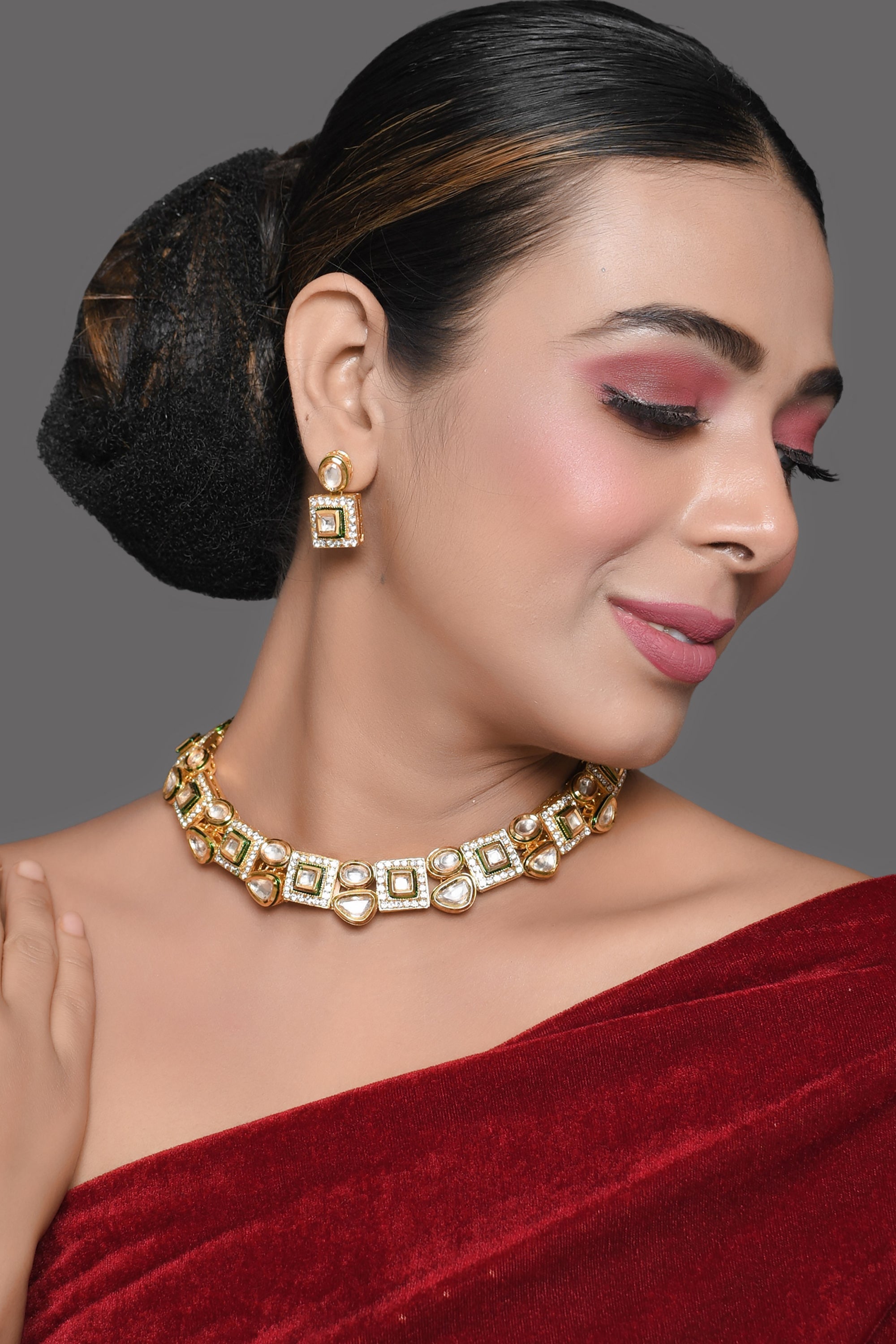 Beautiful Handcrafted Kundan Necklace with Pair of Earrings