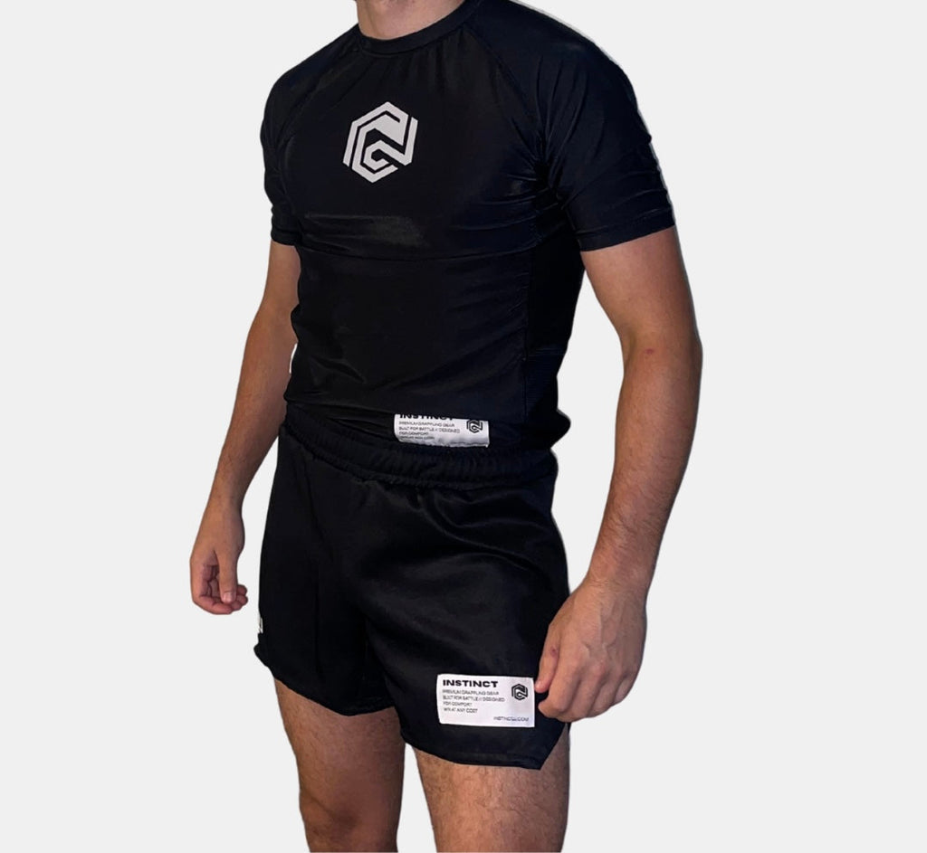 CORE SERIES SHORT SLEEVE RASH GUARD - BLACK