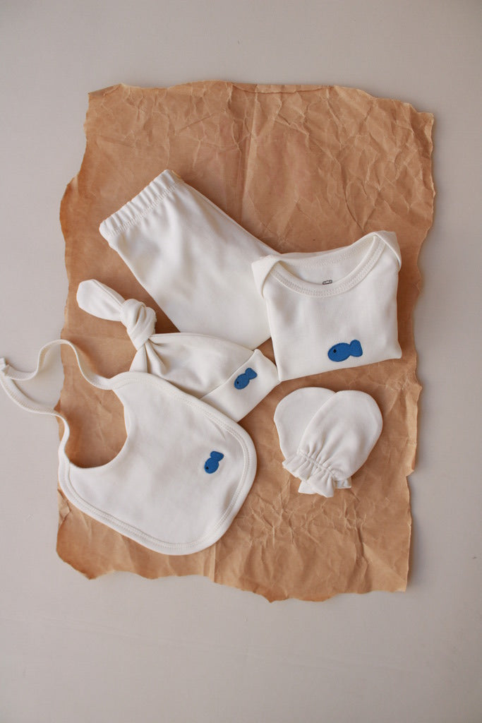 Fish Patterned 5 Piece Newborn Set