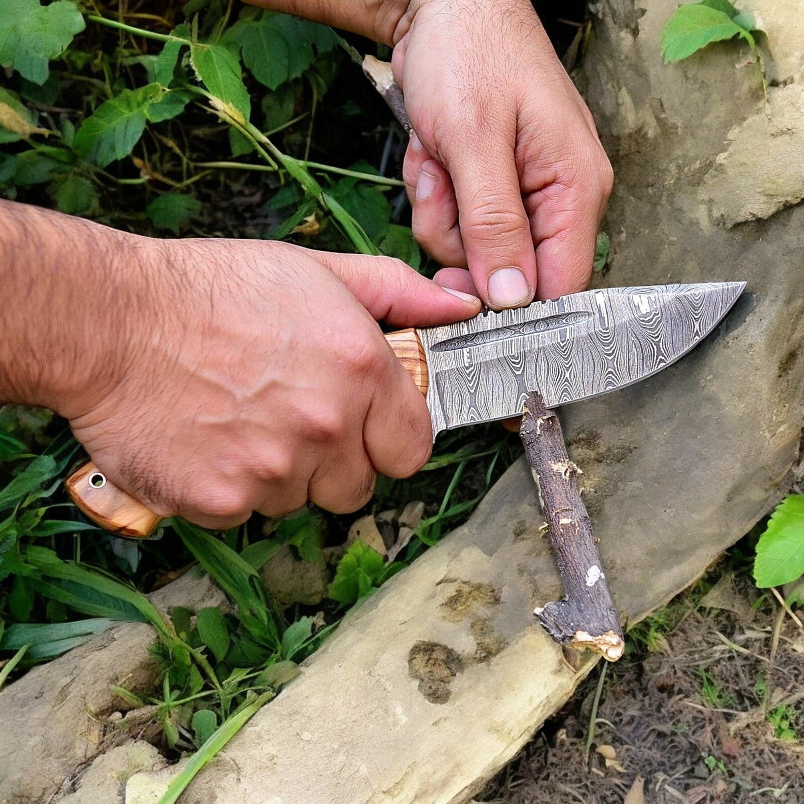 Custom Handmade Damascus Hunting Knife – Olive Wood Handle