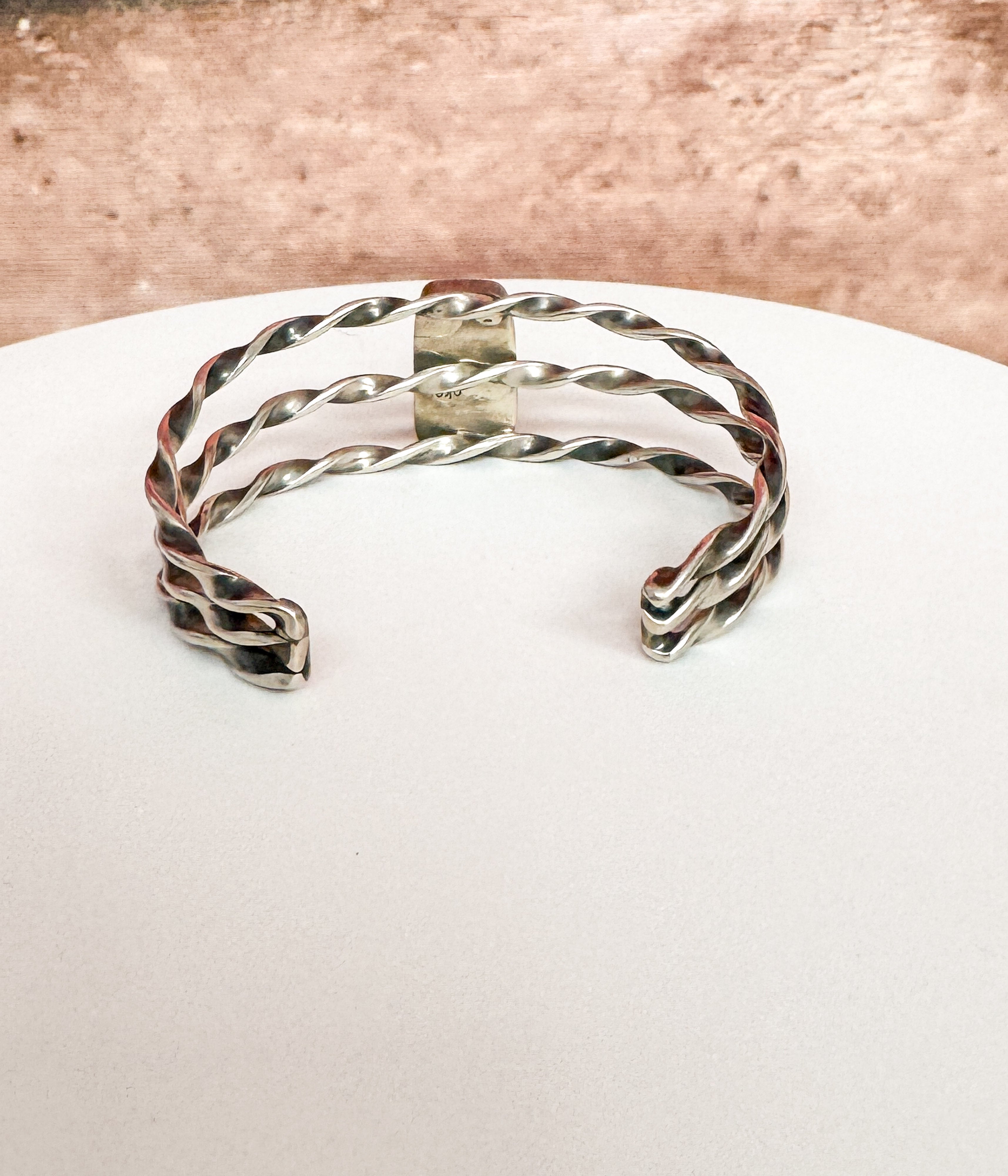 Spiny Oyster Twist Cuff