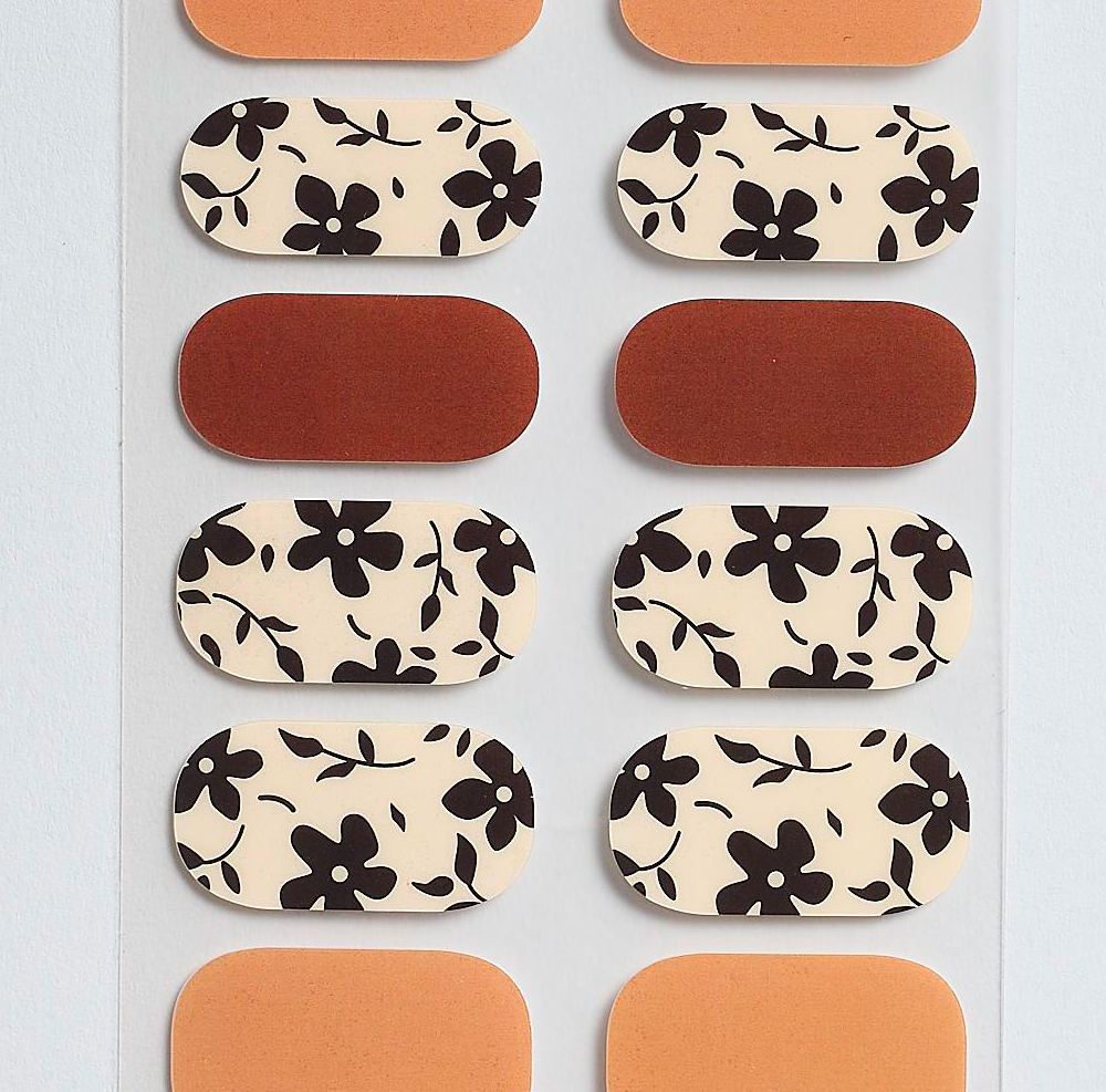 Daisy Black Gel Nails